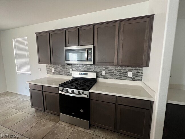Building Photo - 3055 Eaglesfield Ave