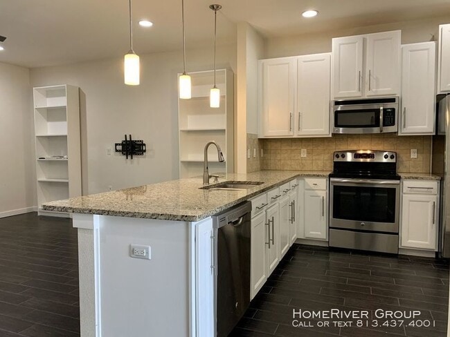 Building Photo - Beautiful 3b/3b Townhome!