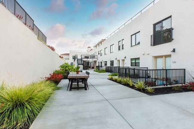 Building Photo - 4701 Fair Ave