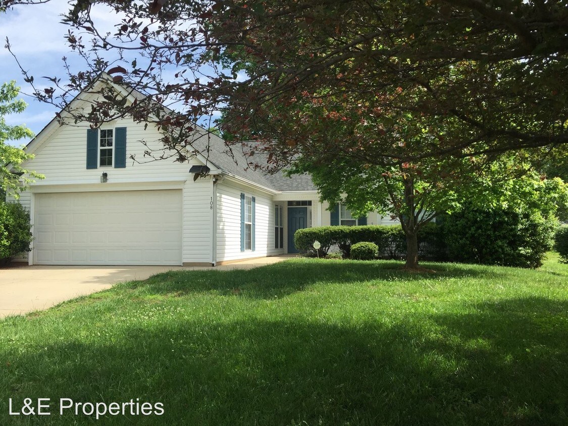 Primary Photo - 3 br, 2 bath House - 108 W Walnut Avenue