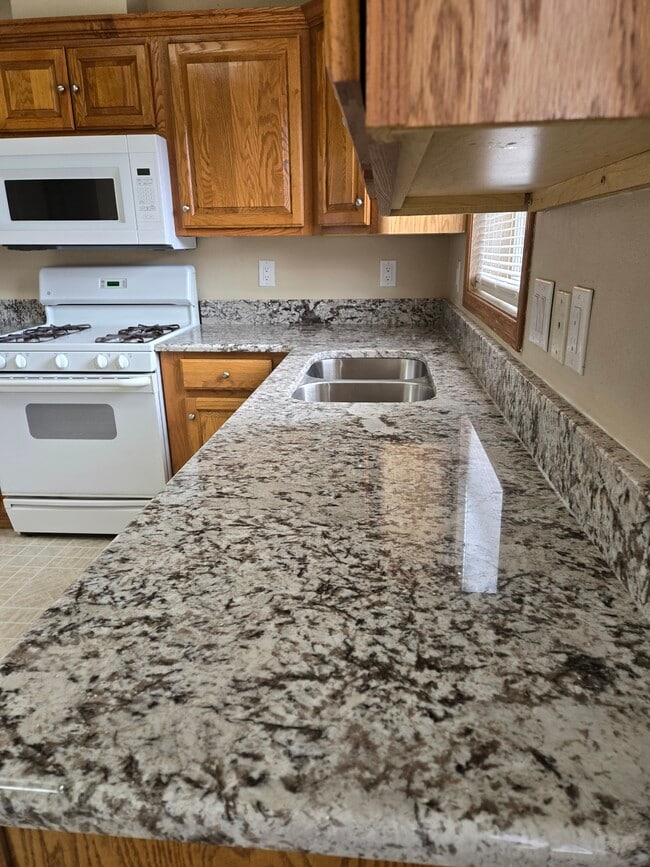 Building Photo - 583 S Carriage Dr