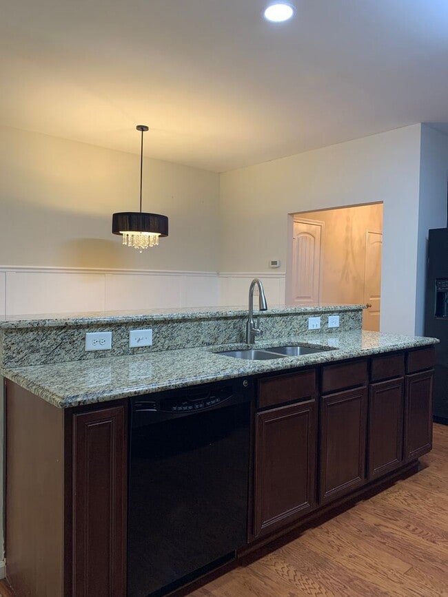 Foto del edificio - Beautiful 3 Bedroom Townhome in Raleigh ne...