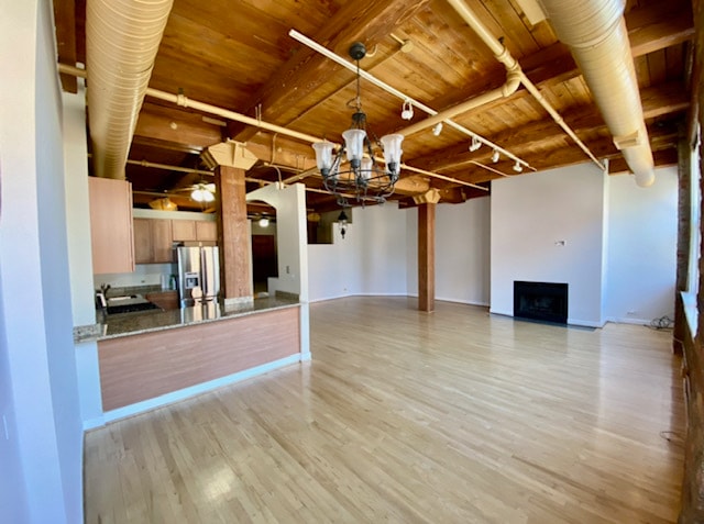 Building Photo - 913 W Van Buren St
