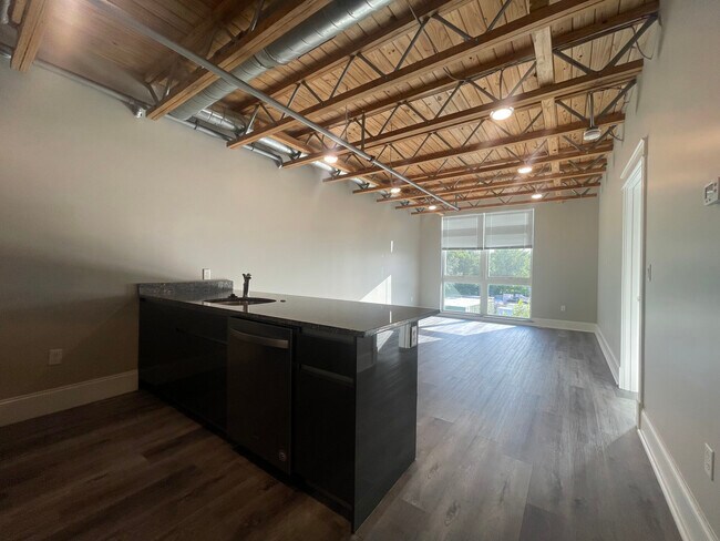 Foto del edificio - 330-350 Pleasant St. Unit 338