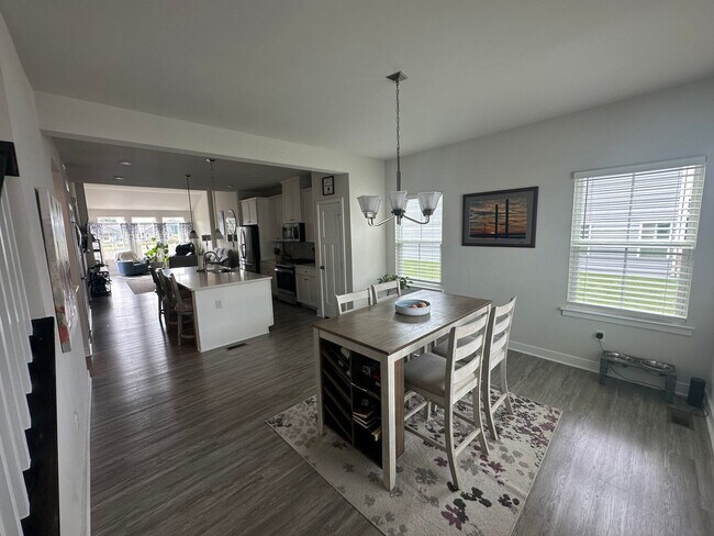 Foto del edificio - Townhouse in Sunset Glen