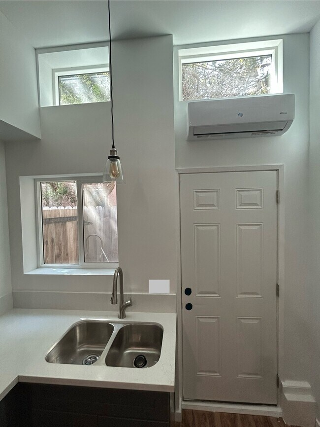 Foto del edificio - 5413 W 118th St