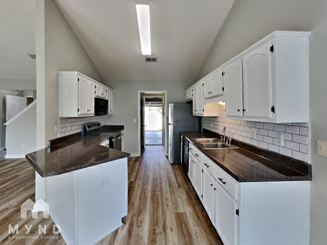 Building Photo - 2706 Dry Well Cove