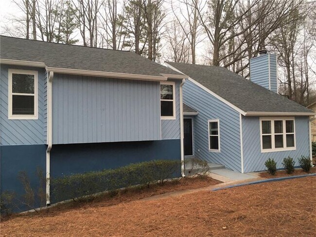 Building Photo - 3404 Vinings North Trail SE