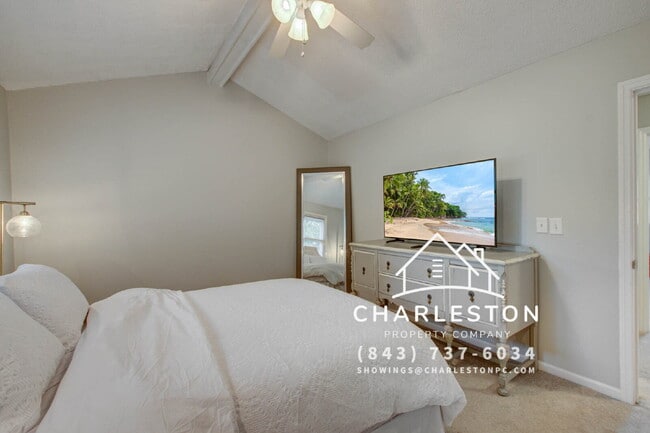 Building Photo - 713 Davenport Dr