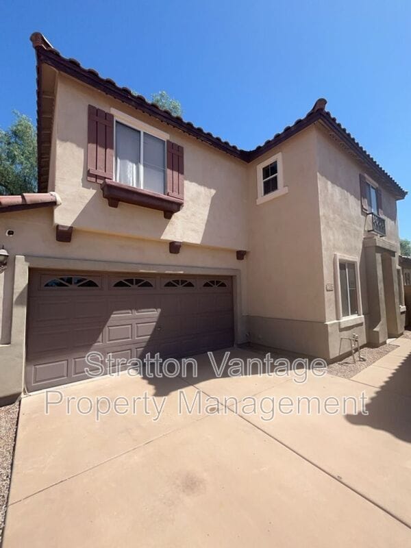 Building Photo - 2185 N Mosley Dr