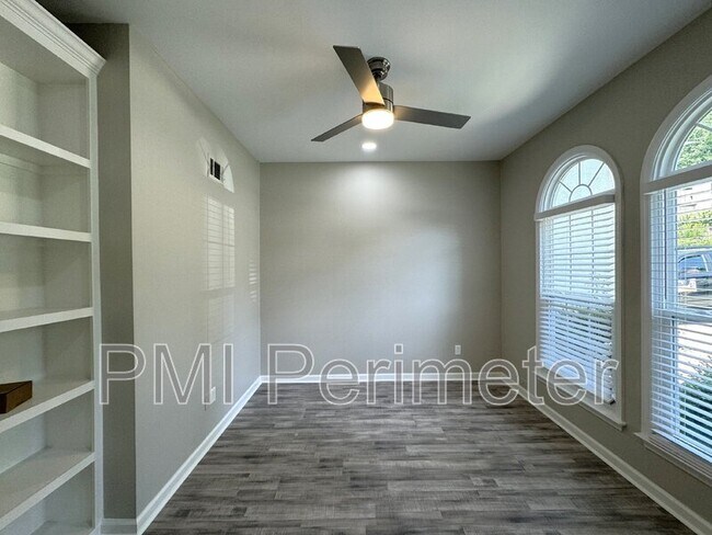 Building Photo - 1010 Vinebrook Ln