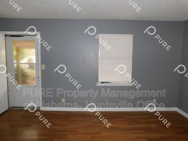 Foto del edificio - 4012 Offutt Ct NW