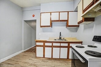 Building Photo - 126 W Elm St