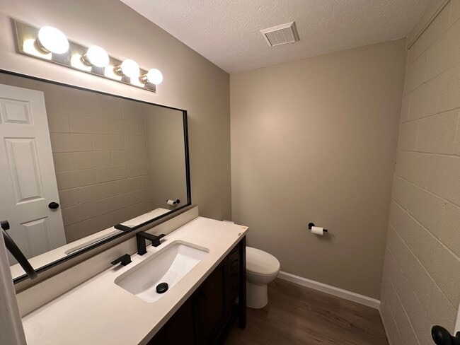 Foto del edificio - 6935 Tippecanoe Rd