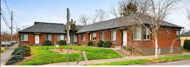 Building Photo - 1bed w/hardwoods, extra storage onsite, co...