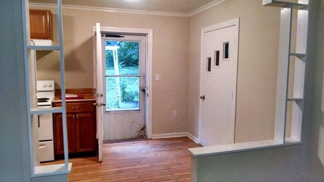 Building Photo - Cosy 3 bedroom 1 bathroom house for rent
