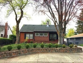 Building Photo - 3209 Home Dr