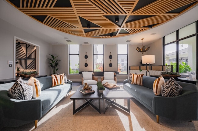 Building Photo - Reva