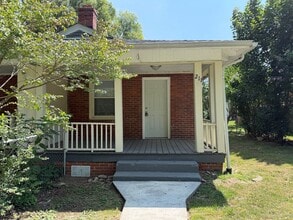 Building Photo - 211 Dennis St
