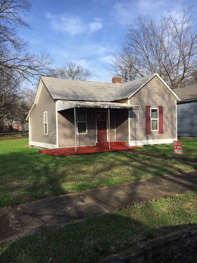 303 Dover Ave, Sheffield, AL 35660 House Rental in Sheffield, AL