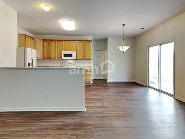 Foto del edificio - 1425 Youngs Mill Rd