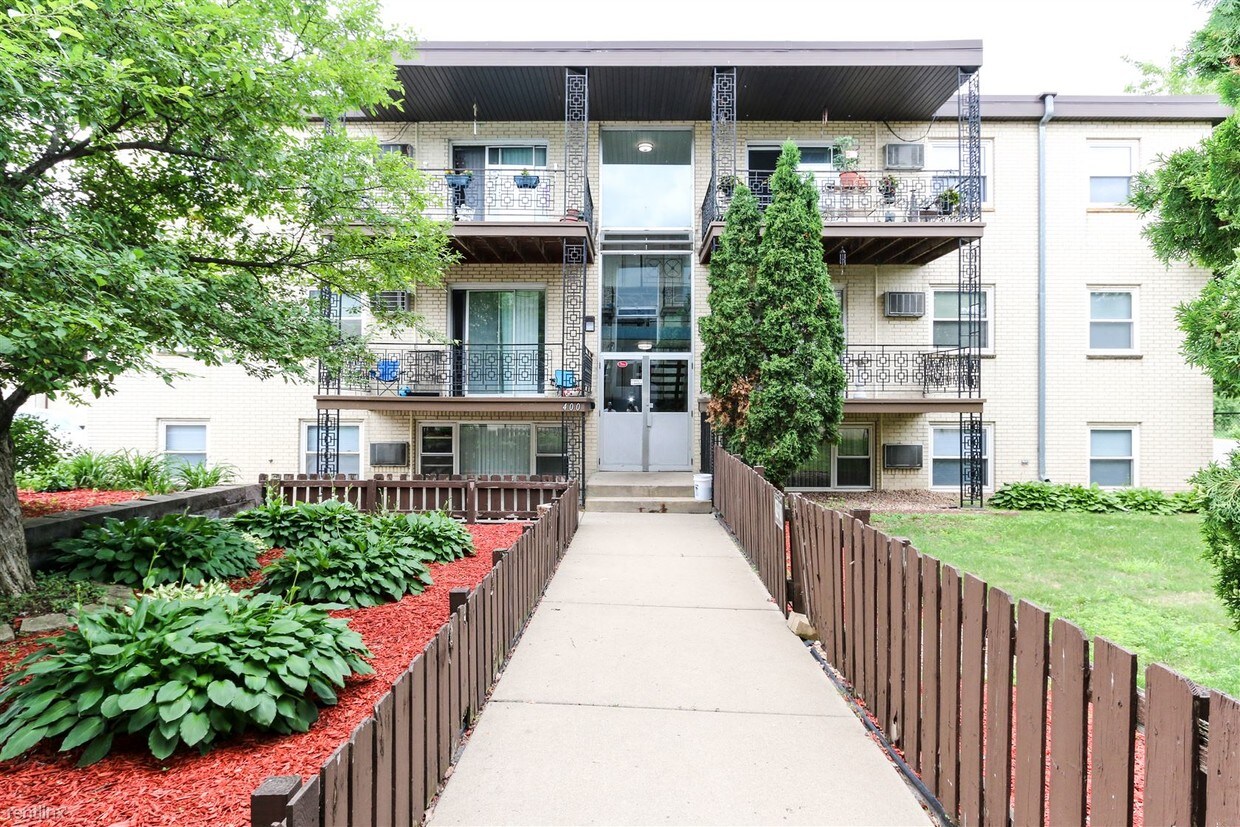 Primary Photo - 380 Larpenteur Ave W