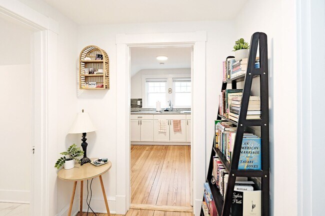 Foto del edificio - Nicely Updated Fry's Spring Apartment With Utilities Included