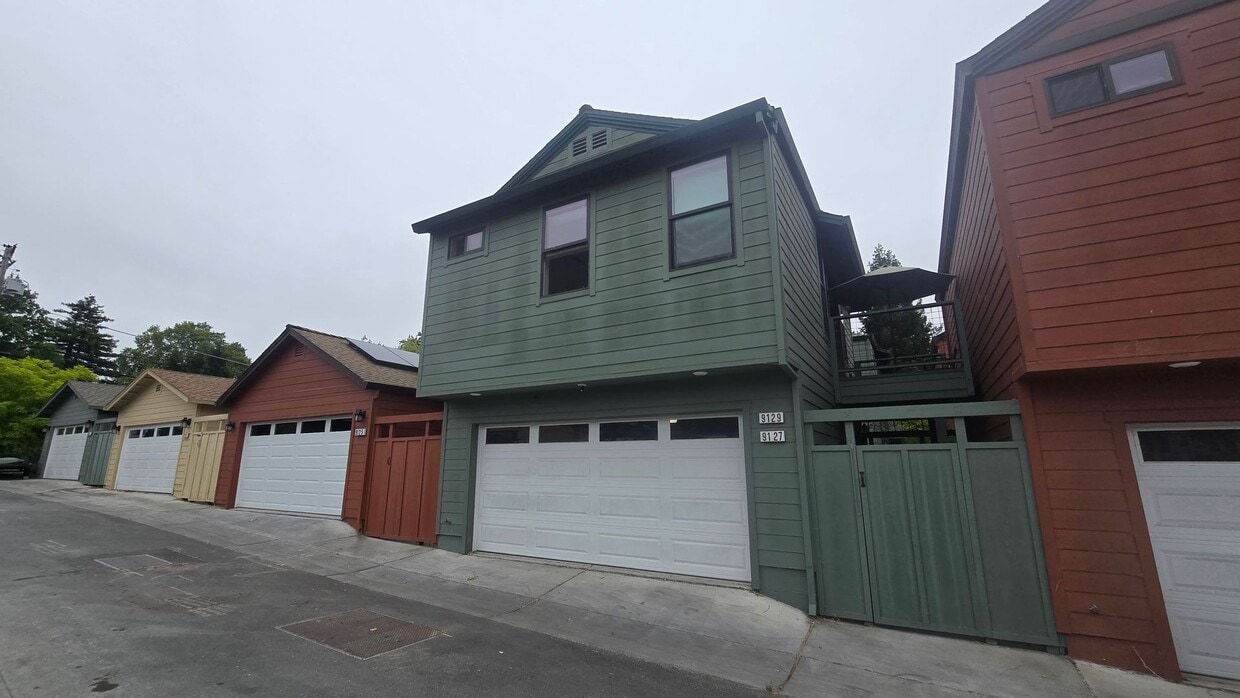 Primary Photo - Newer 3-bedroom, two-story home located ju...