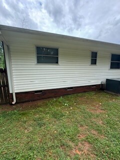 Amplio patio trasero - 300 Chuckwood Rd