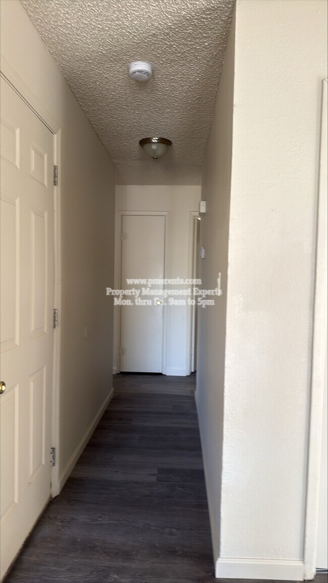 Foto del edificio - 3016 Snowberry Ln