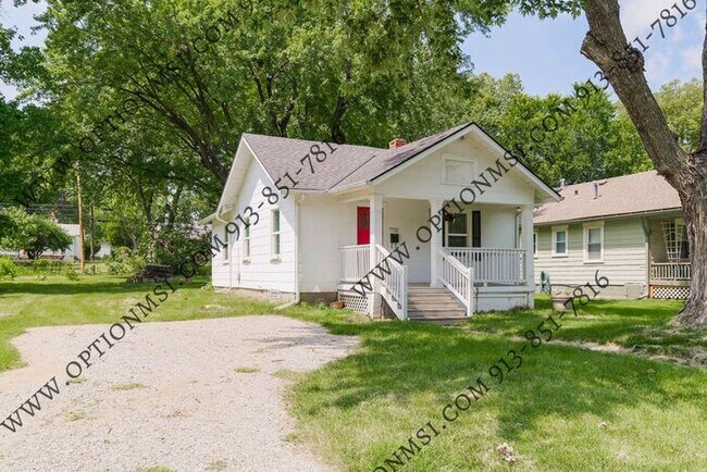 Building Photo - Minutes from WALDO!