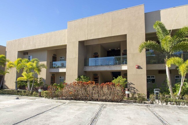 Foto del edificio - 735 Media Luna St