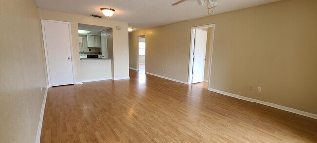 Foto del edificio - 6301 58th St N