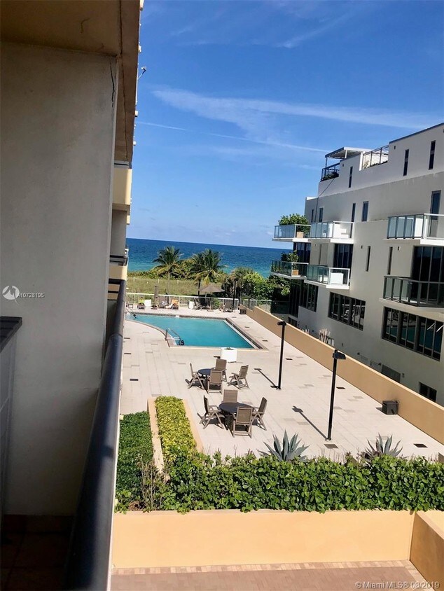 Primary Photo - 9511 Collins Ave