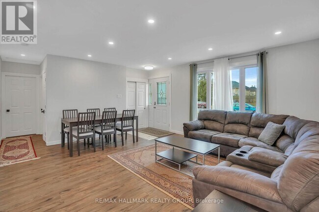Building Photo - 2518 Thorson Ave