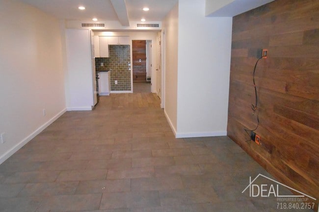 Building Photo - 642 4th Avenue #1R