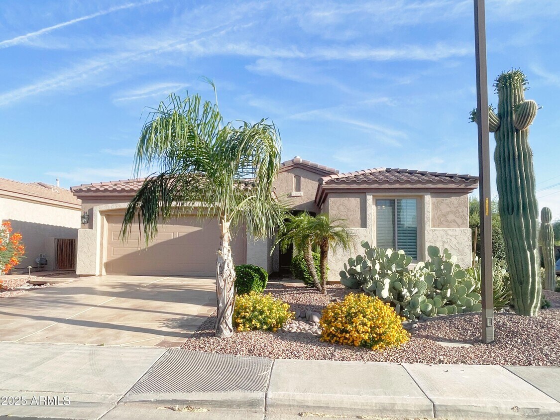 Foto principal - 4015 E Sourwood Dr