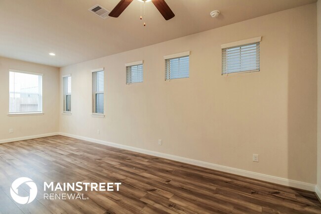 Foto del edificio - 9813 Falling Fern Ln