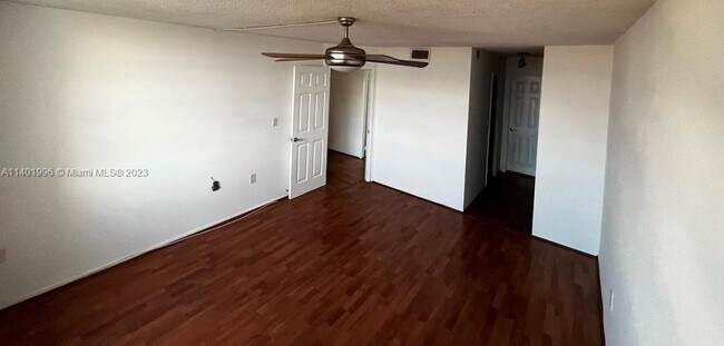 Foto del edificio - 2780 NE 183rd St