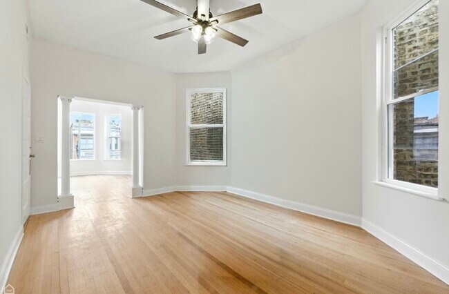 Foto del edificio - 909 W Addison St
