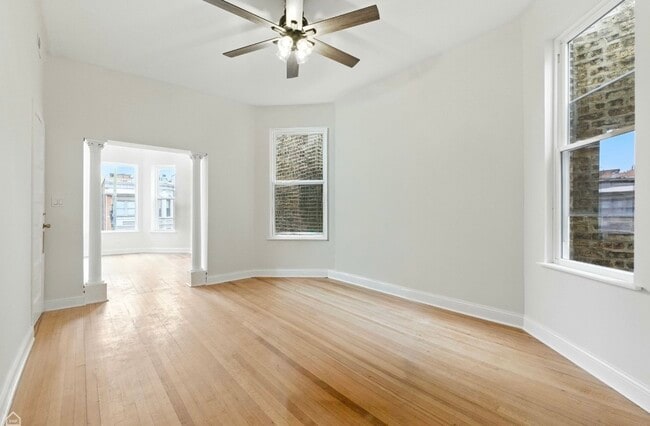 Building Photo - 909 W Addison St
