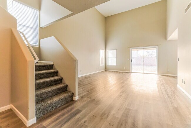 Foto del edificio - 12031 W Dahlia Dr