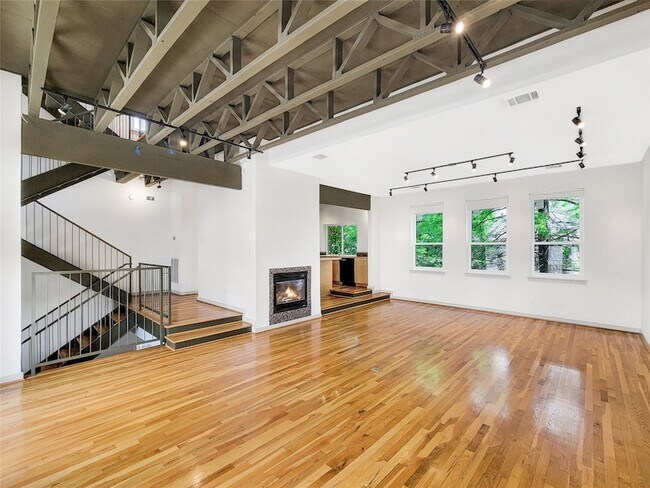 Foto del edificio - 321 E 20th St