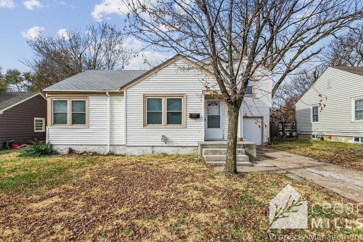 Primary Photo - Affordable and Updated 5 Bedroom Home for Rent