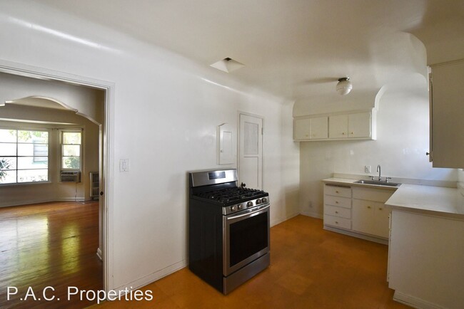 Building Photo - 1 br, 1 bath Apartment - 4224 Los Feliz Bo...