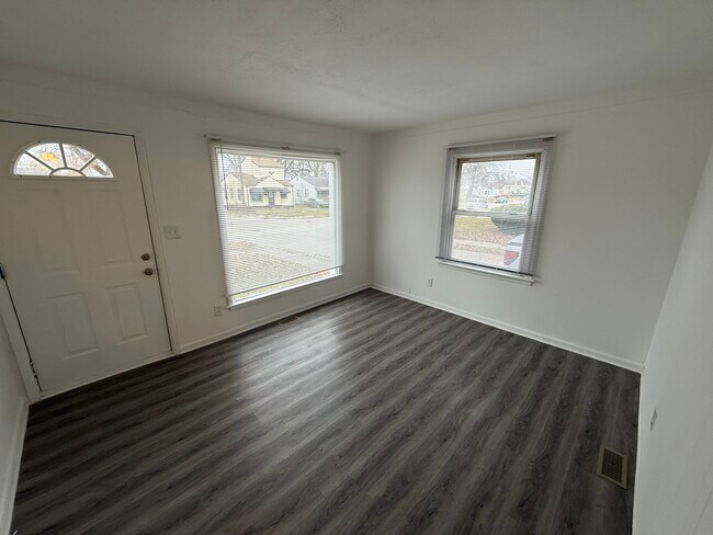 Foto del edificio - 22705 Sharrow Ave