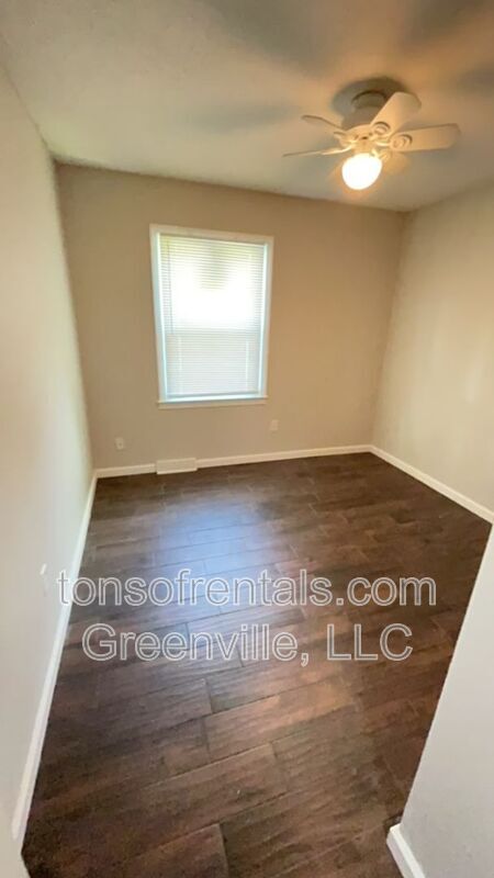 Foto del edificio - 105 Chuckwood Dr