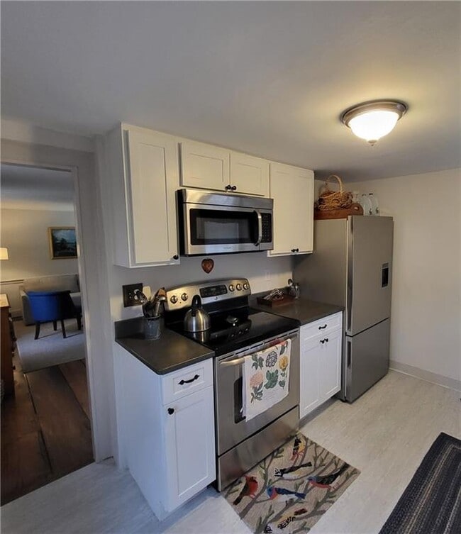 Building Photo - 60 Elam St