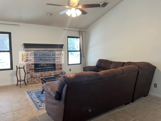 Foto del edificio - 3 bed 2 bath with washer/dryer