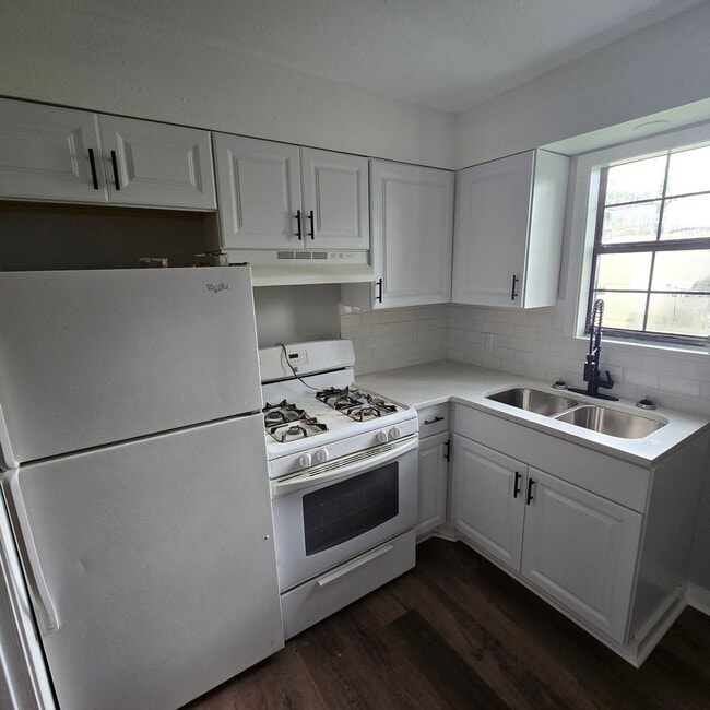 Building Photo - Completely Remodeled • 2/1 Duplex in Heber...